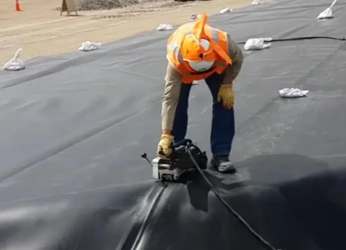 การบํารุงรักษาที่จําเป็นสําหรับบ่อปลา Yiliang Geomembrane